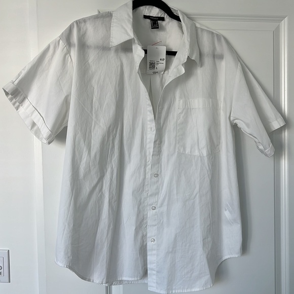 Forever21 white oversized button-front shirt- short sleeve - Picture 4 of 5